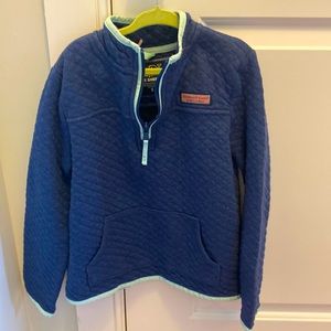 Girls Vineyard  Vines  3/4 zip navy diamond quilted shep shirt with pockets.